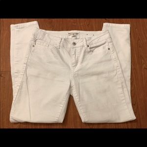 ***SOLD*** Mid rise white denim skinny jeans